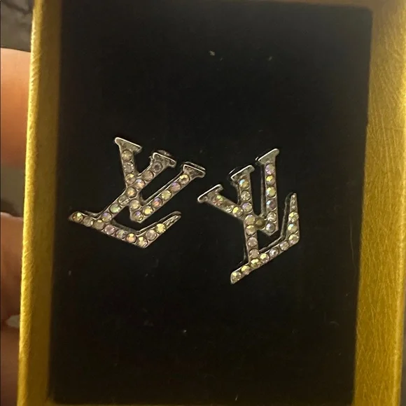 Elegant Silver Crystal Earrings - Picture 3 of 3